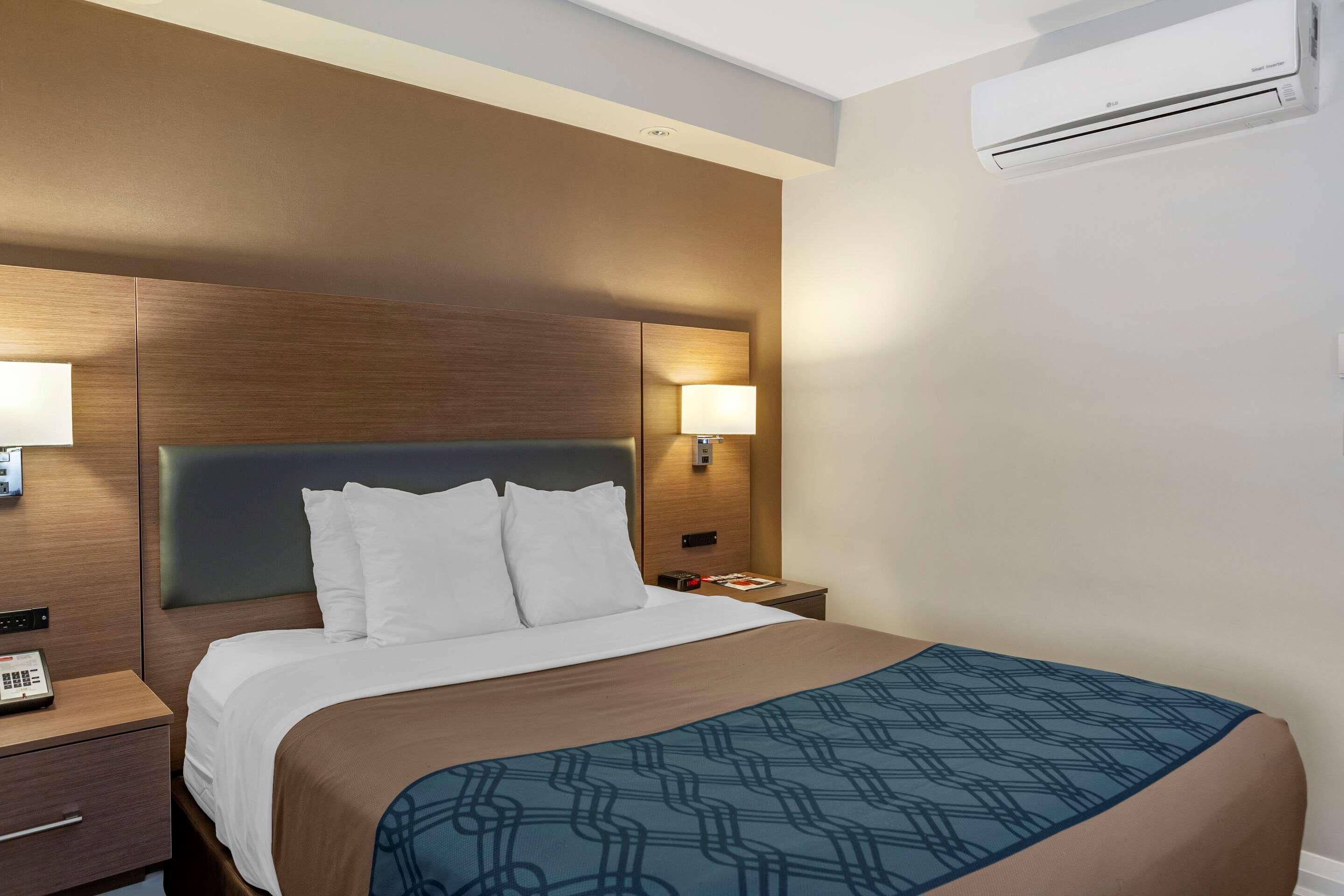 Econo Lodge Inn & Suites Downtown Toronto Exterior foto