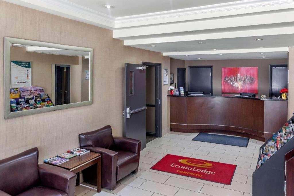Econo Lodge Inn & Suites Downtown Toronto Exterior foto