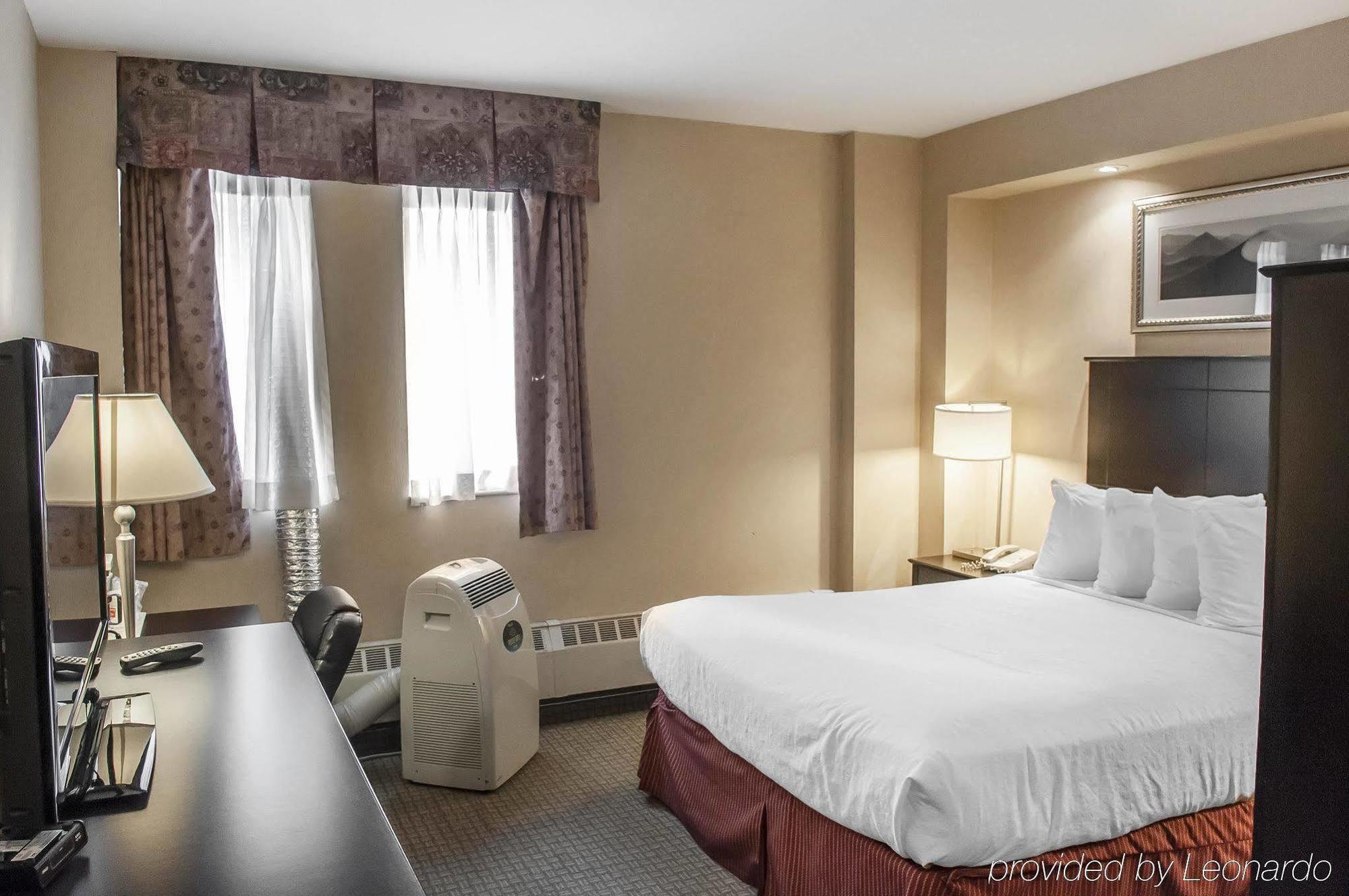 Econo Lodge Inn & Suites Downtown Toronto Exterior foto
