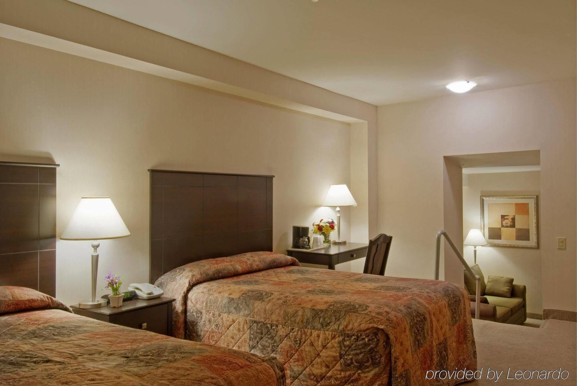 Econo Lodge Inn & Suites Downtown Toronto Habitación foto